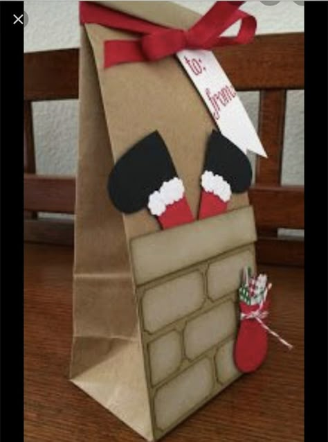 Patty Bennett, Decorated Gift Bags, Christmas Treat Bags, Gift Basket Ideas Christmas, Gifts Wrapping Diy, Christmas Gift Basket Ideas, Creative Gift Wrapping, Brown Paper Bag, Christmas Gift For Mom