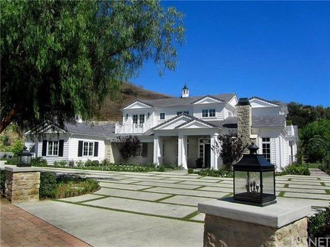 Kylie Jenner New House, Kendall Jenner House, Inside Celebrity Homes, Kylie Jenner House, Kylie Jenner News, Kardashian Home, Jenner House, Italy House, Famous Houses