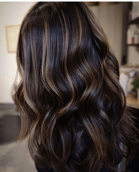 Hair Balayage Ideas, Chocolate Brown Balayage, Dark Brown Hair Color Ideas, Balayage Ideas, Brown Hair Color Ideas, Black Hair Balayage, Beautiful Black Hair, Brown Hair Inspo, Hair Color Streaks