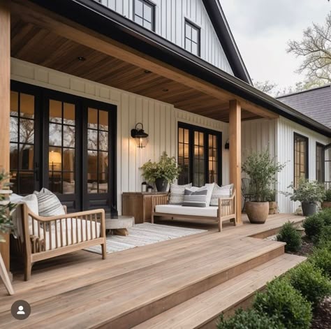 Bloxburg Modern, Exterior Bloxburg, Modern Farmhouse Exterior, House With Porch, Farmhouse Exterior, Front Porch Ideas, Dream House Exterior, Exterior House Colors, Dream House Plans