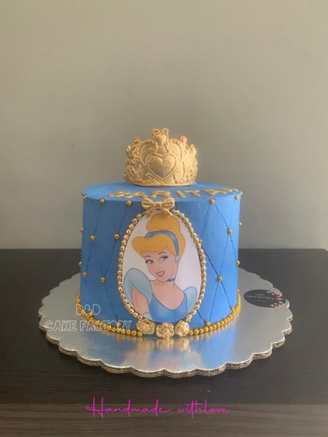 Cinderella Fondant Cake, Birthday Cake Cinderella, Cinderella Party Cake, Cinderella Birthday Cake Ideas, Cinderella Cake Ideas, Cinderella Princess Cake, Cinderella Theme Cake, Cake Cinderella, Cinderella Birthday Theme