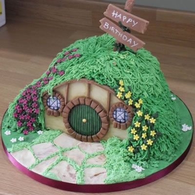 Hobbit House Cake, Lotr Cake, Chocolate Cake With Chocolate Chips, Black Chocolate Cake, Geek Cake, Casa Do Hobbit, Hobbit Cake, Cake With Chocolate Chips, Lotr Party