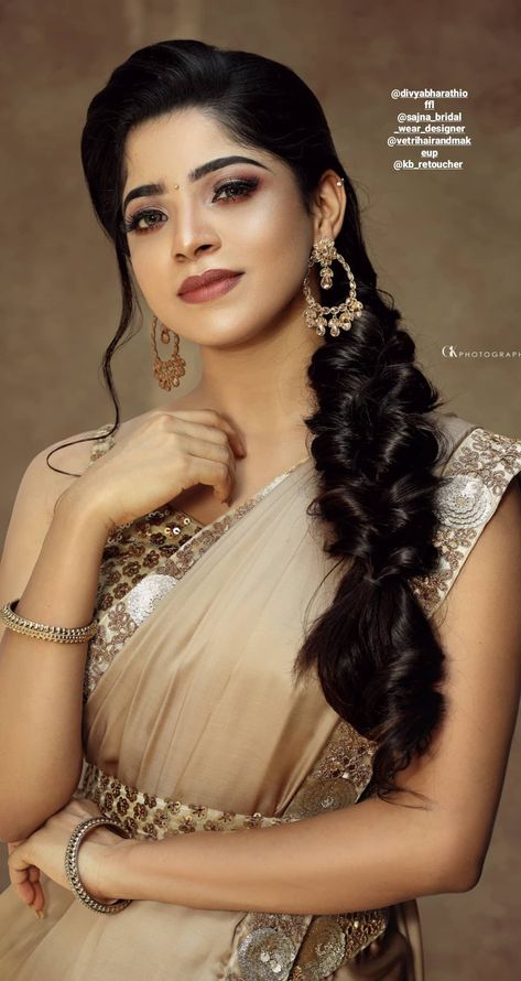 Indian Hairstyles For Saree, Saree Hairstyle, Messy Braided Hairstyles, Divya Bharathi, South Indian Wedding Hairstyles, Hairstyle Simple, Hairstyle Indian Wedding, Bridal Hairstyle Indian, Hairstyle Indian