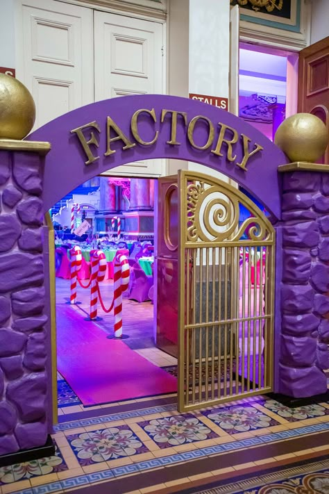 Wonka Balloon Arch, Chocolate Festival Ideas, Willy Wonka Stage Set Design, Charlie And The Chocolate Factory Theme, Willie Wonka Trunk Or Treat, Willy Wonka Jr Set Design, Willy Wonka Set Design, Willy Wonka Themed Party, Willy Wonka Halloween Decorations