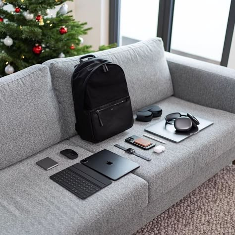 Backpack Essentials, Desktop Setup, Tech Bag, Apple Technology, December 21, Home Office Setup, Office Setup, Design Guide, Room Setup