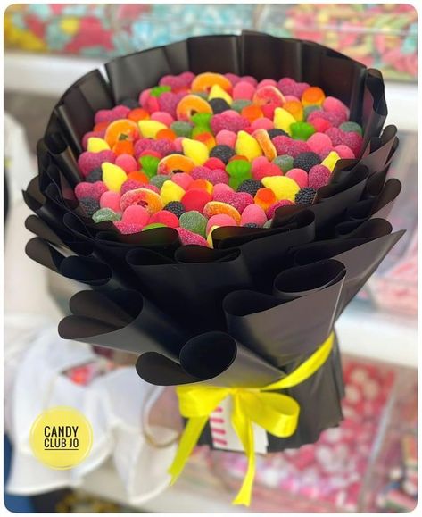 Mini Candy Bouquet, Sweet Bouquet, Edible Arrangements, Candy Bouquet, Gummy Candy, Rose Bouquet, Jelly, Crafts For Kids, Lily