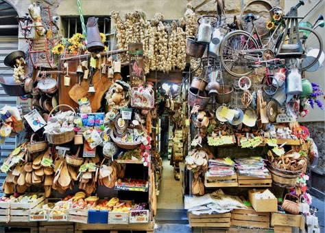 Markets In Florence Italy, Flea Markets In Italy, Best Shopping In Florence Italy, Leather Market Florence, What To Buy In Florence Italy, Italian Flea Markets, Florence Leather Market, Shopping In Florence Italy, Florence Italy Shopping