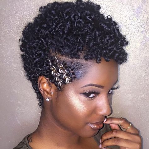 Edges laid too. #naturalhair #blackwomen #curlyhair #blackgirlmagic #hairinspiration #shorthair Short Natural Styles, Short Natural Curls, Twa Hair, Short Natural Hairstyles, Twa Hairstyles, Natural Hair Cuts, Pelo Afro, Short Natural Hair, Twist Out