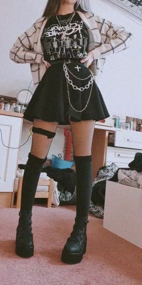 Goth Gifts, How To Impress, E Girl Outfits, Egirl Outfits, Alt Outfits, Rock Outfit, Dark Outfits, Goth Girl, Punk Outfits