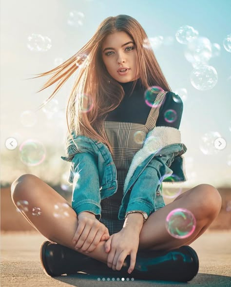 Bubble Photoshoot, Portrait Photography Women, Senior Picture Outfits, Photography Challenge, Outdoor Photoshoot, Senior Poses, Photoshoot Themes, Inspiration Photo, Snow Storm