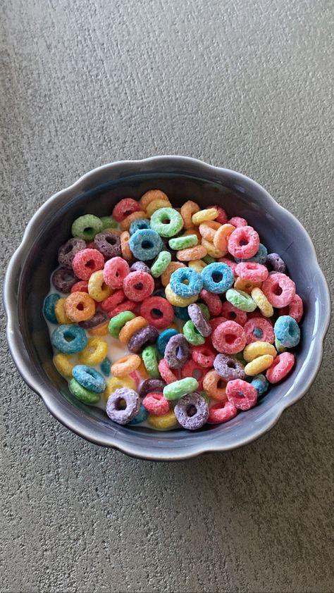 Cornflakes Breakfast, Fruit Loops, Food Breakfast, Corn Flakes, Food Obsession, Breakfast Ideas, Food Coloring, Healthy Breakfast, Breakfast Recipes