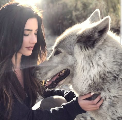 Werewolf Stories, Dog Husky, Tattoo Cute, Wolves And Women, Tattoo Dog, Wolf Love, She Wolf, Wolf Pictures, Beautiful Wolves