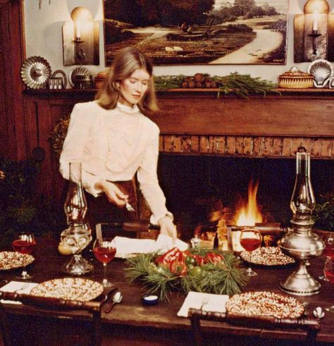 Thanksgiving Spread Aesthetic, Nancy Meyers Thanksgiving, New York Thanksgiving Aesthetic, Martha Stewart Turkey Hill, Fall Thanksgiving Aesthetic, Martha Stewart 90s, Martha Stewart Tablescapes, Martha Stewart Interior Design, Thanksgiving Aesthetic Vintage