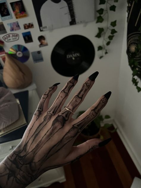 Scelets Drawing Hand, Skeleton Throat Tattoo, Skeleton Embrace Tattoo, Hand Tatts Skeleton, Hand Tattoo Skeleton Bone, Tattoo Bones Hand, Stitches Tattoo Hand, Skeleton Makeup Hand, Skeleton Hand Nail Art