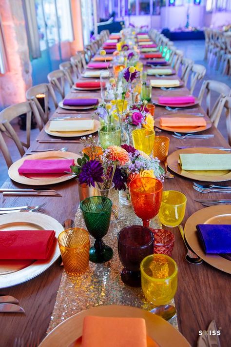 Bright Wedding Colors, Fest Temaer, Rustic Wedding Decorations, Deco Champetre, Tafel Decor, Table Setting Inspiration, Boda Mexicana, Rainbow Wedding, Wedding Table Flowers