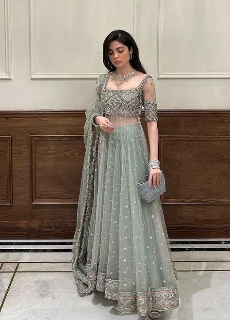 Weeding Guest Dress, Stylish Lehenga Designs, Reception Dress Indian, Suits Outfits, Simple Dress Casual, Indian Bridesmaid Dresses, Desi Dress, Reception Outfit, Simple Lehenga