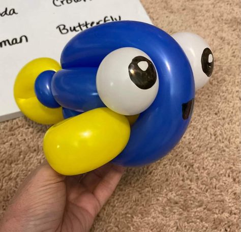 Fish Balloon Animal, Ballon Animal Ideas, Ballon Modelling, Balloon Animals Easy Step By Step, Ballon Animal, Easy Balloon Animals, Balloon Hacks, Bee Balloon, Balloon Fish