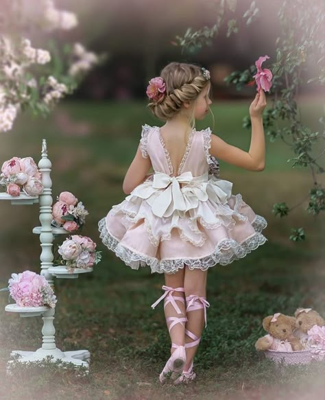 Toddler Prom Dresses, Ballerina Poses, Ballet Birthday Party, Ballet Birthday, Girls Dresses Diy, Cinderella Birthday, Anniversary Photoshoot, Kids Dress Patterns