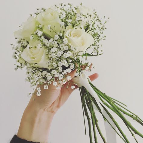 Maid Of Honor Bouquet Different, White Rose Bridesmaid Bouquet, Rose And Gypsophila Bouquet, Gypsophila Bridesmaid Bouquet, Rose Bridesmaid Bouquet, Bride Bouquets White, Small Wedding Bouquets, Gypsophila Bouquet, Simple Wedding Bouquets