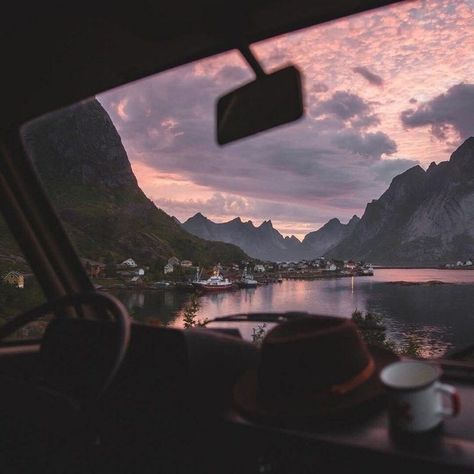 Road Trip Photography, Trip Aesthetic, Road Pictures, Arizona Road Trip, Road Trip Europe, Road Trip Car, Cross Country Road Trip, Camera Photos, Camping Tents