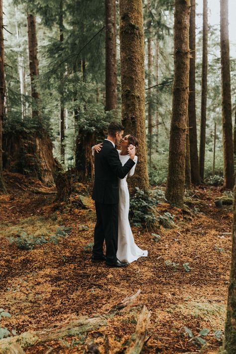 Twilight Wedding Photoshoot, Woods Wedding Photoshoot, Woodsy Wedding Pictures, Elopement Vow Renewal, Vow Renewal Photography, Twilight Inspired Engagement Photos, Elopement Inspiration Wedding Photos, Vowel Renewal Photo Shoot, 10 Year Vow Renewal Photoshoot