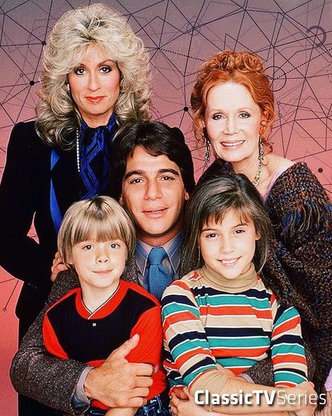 Who's the Boss? (1984-1992) Tony Danza (Tony Micelli), Judith Light (Angela Robinson Bower), Alyssa Milano (Samantha Micelli), Danny… Katherine Helmond, 1980s Tv Shows, Judith Light, Don Jon, 1980s Tv, 80 Tv Shows, Tony Danza, Who's The Boss, Paddy Kelly