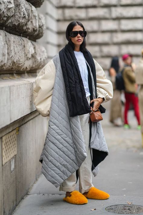 19 Chic and Cozy Blanket Coats to Shop For Winter Winter Casual Style, Style For Winter, Edgy Street Style, Street Style 2023, Gilda Ambrosio, Steet Style, Thrifted Fashion, Style For Spring, Chic Outerwear