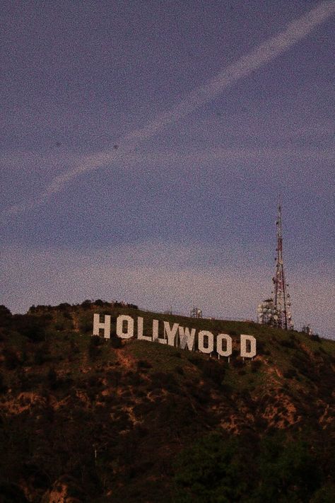 Hollywood Sign // Los Angeles 🌞 Hollywood Sign Black And White, Los Angeles Vision Board, Los Angeles 2000s, Vintage California Photography, Hollywood Sign Aesthetic, Hollywood Background, Americana Core, Vintage Hollywood Sign, Hollywood Wallpaper