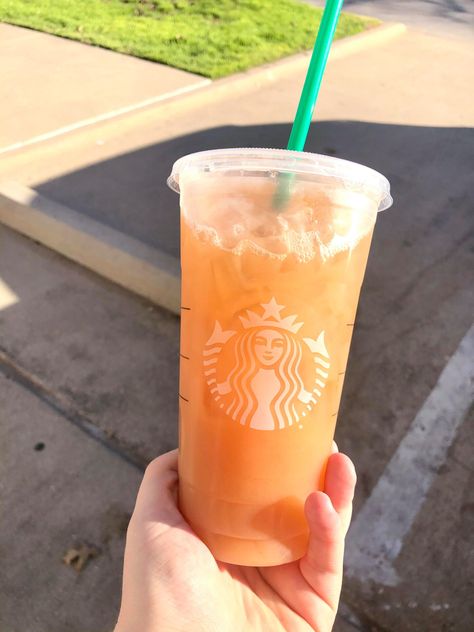 You Can Get An Orange Drink at Starbucks That Tastes Just Like A Gummy Peach Ring Pastel Orange Aesthetic, Minuman Starbucks, Aesthetic Starbucks, Starbucks Hacks, Orange Drink, Orange Food, Purple Drinks, Peach Drinks, Secret Starbucks Drinks