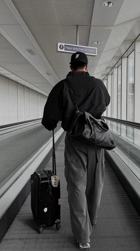 Guy Airport Outfit, Airport Guy Aesthetic, Airport Aesthetic Outfit Men, Airport Aesthetic Men, Airport Fit Men, Airport Outfit Men Travel Style, Airport Fits Men, Timothy Core, Airport Outfit Men