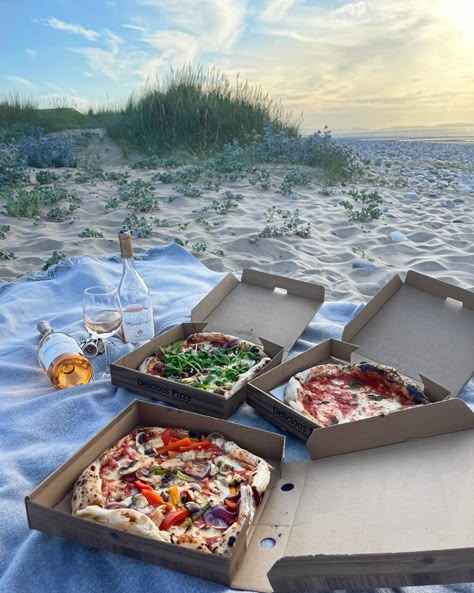 Beach . Picnic . Pizza party . Rose . Wine . Date night . Girls night . Beach picnic . Summer nights . Girls night . Pizza and wine . Beach night . Coastal Grandmother Summer, Romanticizing Summer, Pizza Picnic, Champagne Beach, Wine And Pizza, Summer August, New England Summer, England Summer, Beach Dinner