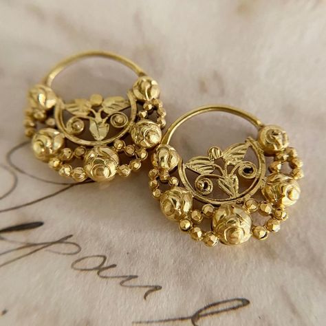 Gold Earrings Design, Gold Jewelry Prom, Gold Jewels Design, Neck Pieces Jewelry, Pure Gold Jewellery, Handmade Gold Jewellery, Jewelry Set Design, Antique Bridal Jewelry, Real Gold Jewelry