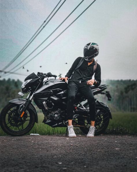 Ns Bike, Biker Pictures, Asthetic Picture White, Ktm 390, Attitude Bio, Asthetic Picture White And Black, Birthday Card With Photo, Bajaj Pulsar, Camera Cartoon