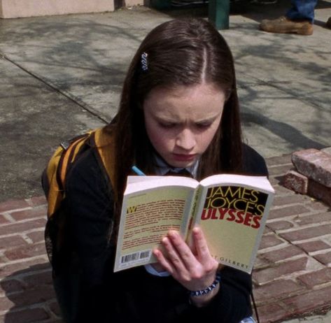 Gilmore Girl, Academic Motivation, Chuck Norris, Rory Gilmore, Girl Reading, Studying Inspo, Study Inspiration, School Motivation, Book Girl