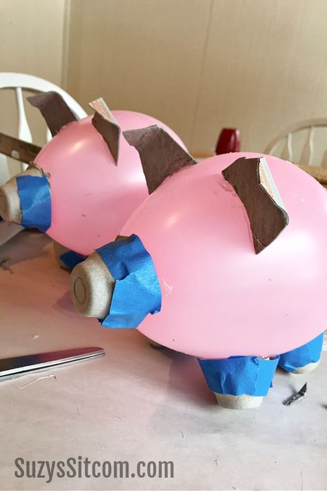 Diy Pinata Paper Mache, Paper Mache Money Bank, Paper Mache Pig Diy, Homemade Pinata Ideas Diy, Paper Mache Farm Animals, Easy Paper Mache Projects For Kids, Homemade Pinata Ideas, Paper Mache Ideas Easy, Easy Paper Mache