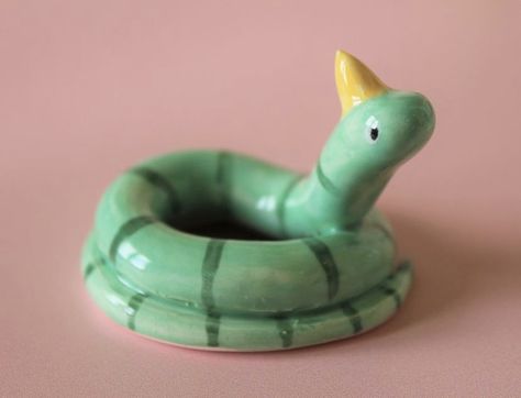 Clay Snake Tutorials, Snake Air Dry Clay, Snake Clay Ideas, Clay Snake Ideas, Cute Clay Snake, Snake Clay Sculpture, Clay Ideas Snake, Snake Clay Art, Air Dry Clay Snake