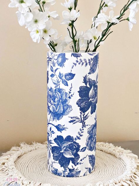 Diy Chinoiserie Vase, Decoupage Vases Diy, Decopauged Vases, Decoupage Blue And White, Decoupage On Glass Vase, Decoupage Vases, Modge Podge Vases Tissue Paper, Candle Decoupage, Fabric Vase