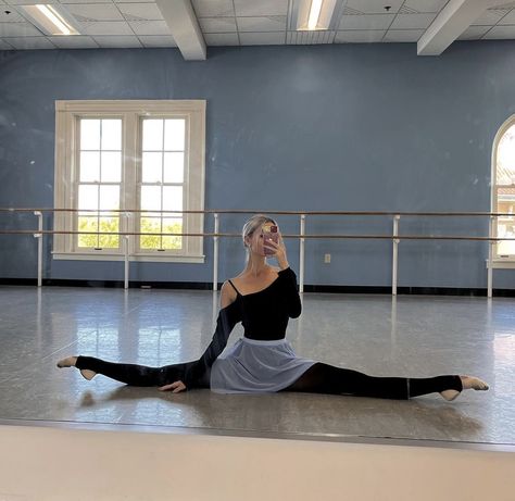 Ballet Class Aesthetic Outfit, Ballet Inspired Outfit, Brutal Obsession, The Brightest Light Of Sunshine, Ballet Class Outfit, Dance Outfits Ballet, Dance Class Outfit, Ballet Outfits, Ballet Outfit