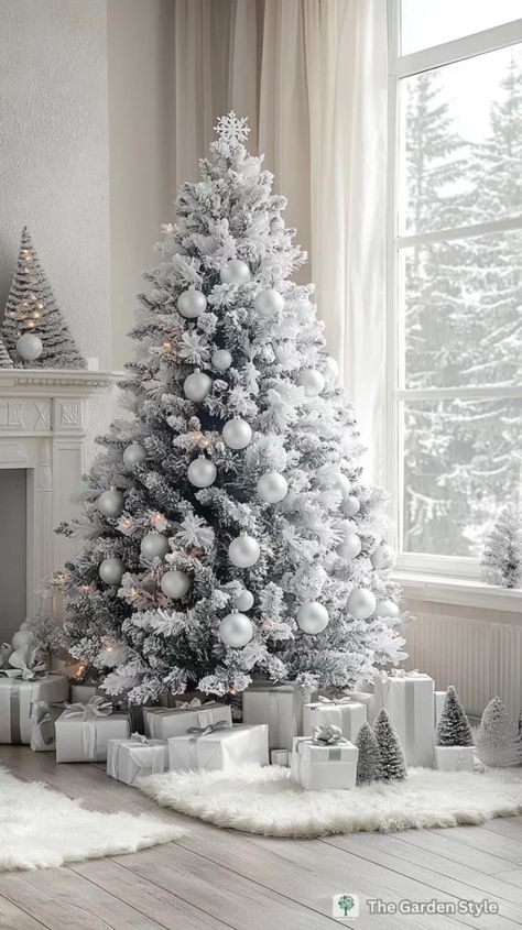 Snowy Christmas Tree Ideas, White Snowy Christmas Tree, Snowy Christmas Tree Decorations, All White Christmas Tree, White Christmas Tree Decor Ideas, White Christmas Tree Decor, All White Christmas, Xmas Tree Ideas, Mantle Decorating Ideas