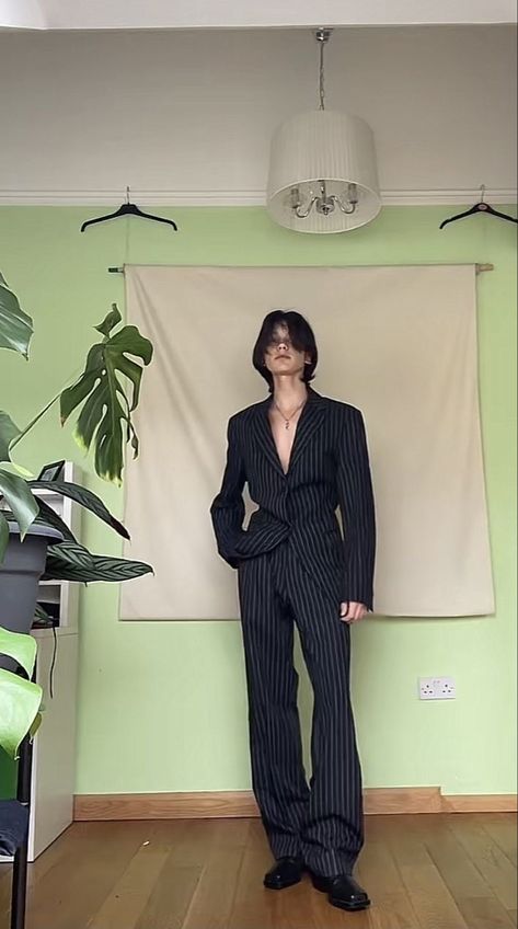 Androgynous Fashion Formal, Androgynous Prom, Semi Formal Fits, Androgynous Formal Wear, Award Shows Outfits, Hyunjin Style, Suit Reference, Business Chic Outfits, Styling Moodboard