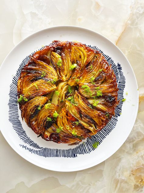 Caramelised fennel tart tatin | Ottolenghi Recipes Savoury Tarte Tatin Recipe, Leek Tarte Tatin, Ottolenghi Vegetables, Fennel Tart, Savoury Cheesecake, Tart Savory, Christmas Gluten Free, Sharing Plate, Veggie Loaf