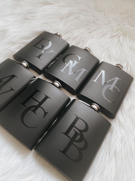 Customized 8oz hip flasks Cricut Flask Ideas, Grooms Proposal Boxes, Groomsmen Proposal Box Ideas, Groomsman Boxes, Flask Groomsmen Gifts, Groomsmen Favors, Personalized Flask, Wedding Flask, Groomsmen Boxes