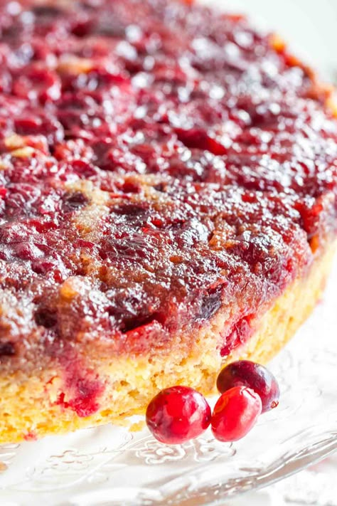 Cranberry Christmas Cake is made with fresh cranberries and has a perfectly balanced flavor! A festive cake for the Holiday season! Cranberry Deserts, Cranberry Desserts, Cranberry Upside Down Cake, Cranberry Coffee Cake, Fresh Cranberry Recipes, Soft Bread Recipe, Cranberry Christmas Cake, Apple Coffee Cake, Cranberry Christmas