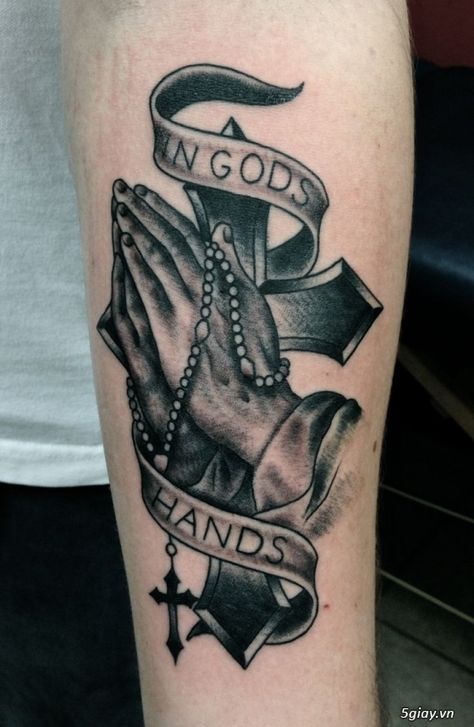 50 Wonderful Praying Hands Tattoo Ideas for Guys Prayer Hands Tattoo, Praying Hands Tattoo Design, Prayer Tattoo, Faith Tattoos, Scripture Tattoos, Tattoo Ideas Males, Praying Hands Tattoo, Dragons Tattoo, Tattoos Pictures