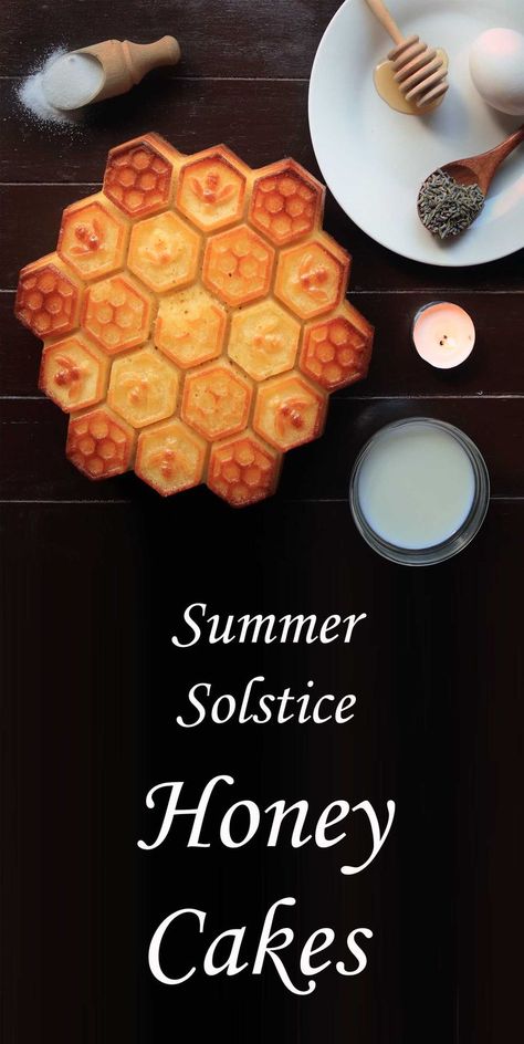 Traditional honey cakes for pagan litha midsummer summer solstice ritual. Litha Food Summer Solstice, Honey Cakes Litha, Summer Solstice Cookies, Summer Solstice Picnic, Litha Altar Ideas, Midsummer Party Decorations, Bohemian Witch Aesthetic, Summer Solstice Party Ideas, Honey Deserts