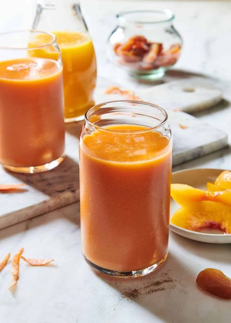 Peach Apricot Carrot Smoothie - The Blender Girl Apricot Juice, Strawberry Kiwi Smoothie, Banana Oat Smoothie, Blueberry Smoothie Bowl, Orange Juice Smoothie, Apricot Smoothie, Honey Smoothie, Carrot Smoothie, Mint Smoothie