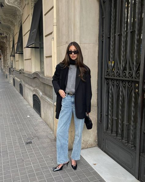 How To Dress In Paris, Parisian Winter Style, Slingback Heels Outfit, Paris In Winter, Kitten Heels Outfit, Parisian Winter, What To Wear In Paris, Jeans Heels Outfit, Jeans With Heels