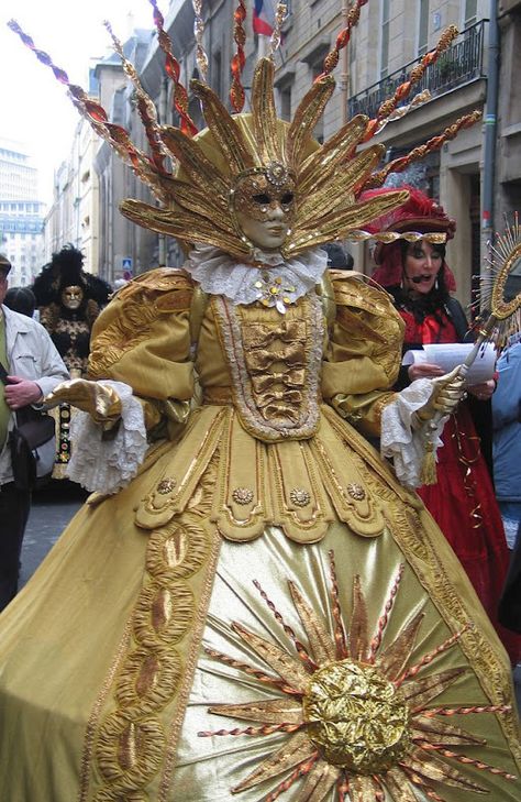 Venice Carnaval, Venetian Costumes, Venice Carnivale, Venice Carnival Costumes, Costume Carnaval, Venice Mask, Venetian Carnival Masks, Antique French Country, Venetian Carnival