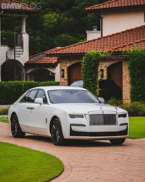 Rolls Royce Luxury, Rolls Royce Suv, Rolls Royce Ghost Black, Phantom Car, White Rolls Royce, White Rolls, Rolls Royce Wallpaper, New Rolls Royce, Rolls Royce Ghost