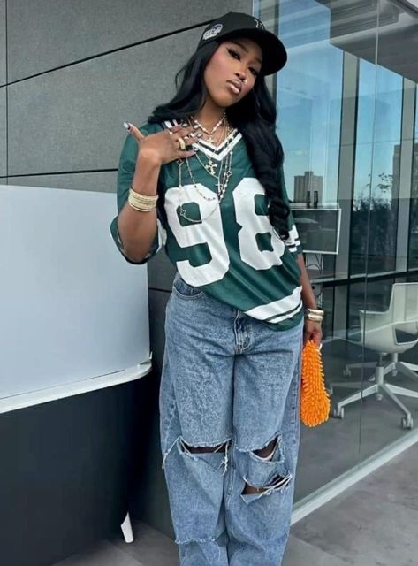 Rnb Outfit, Tom Girl, Street Style Outfits Casual, 90’s Outfits, Sports Outfits, Outfit Inspo Casual, Jersey Outfit, Heart Fashion, 90s Fashion Outfits